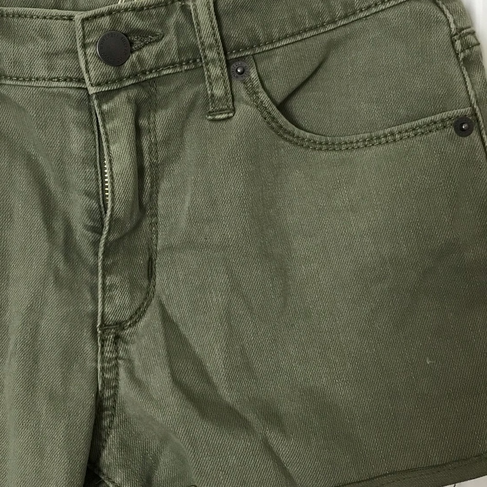 Universal Thread green shorts - Picture 2 of 3